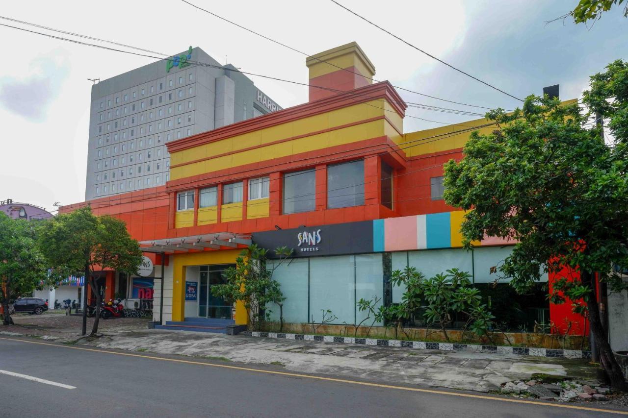 Sans Hotel International Surabaya Gubeng Exterior foto