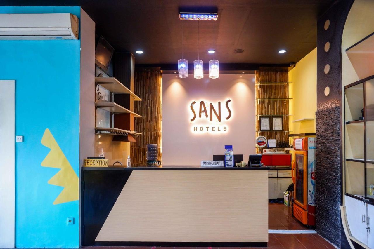 Sans Hotel International Surabaya Gubeng Exterior foto