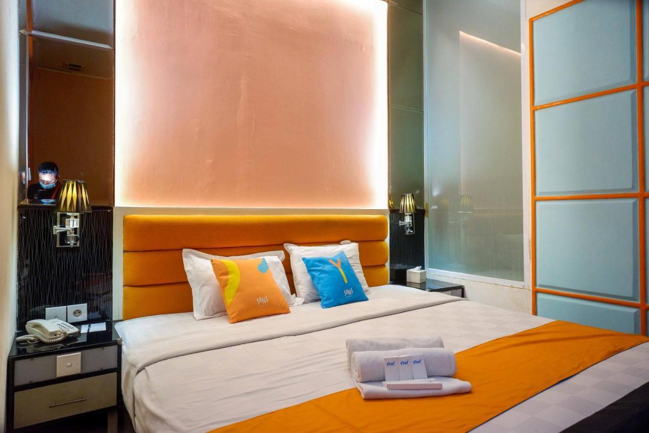 Sans Hotel International Surabaya Gubeng Exterior foto