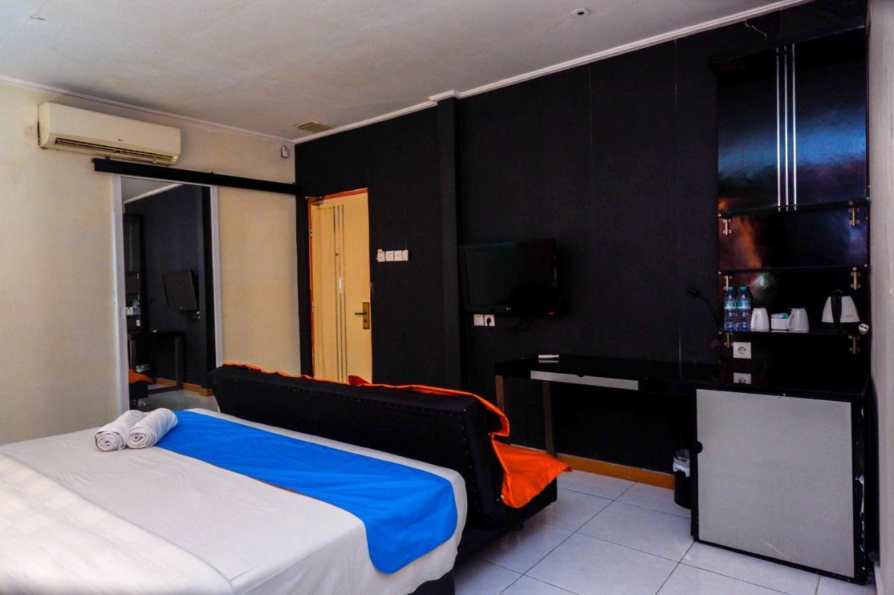Sans Hotel International Surabaya Gubeng Exterior foto