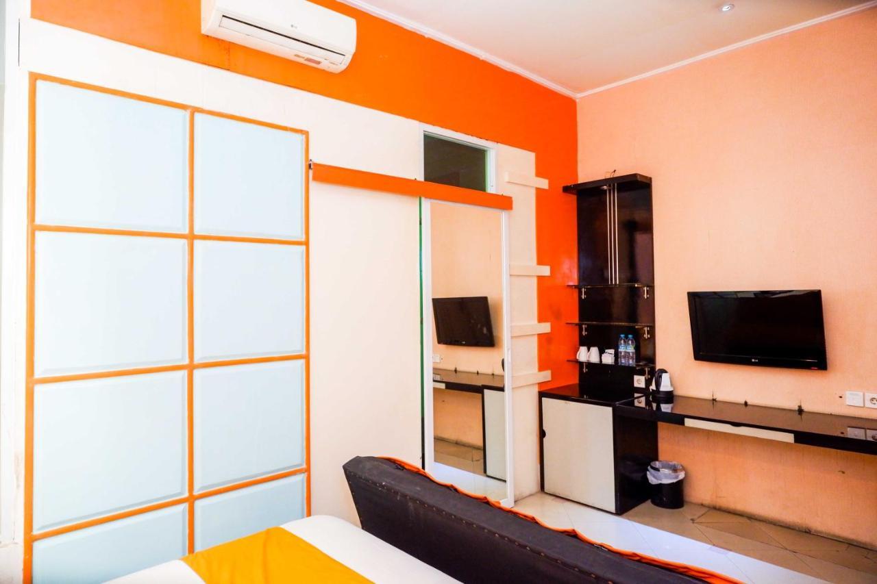 Sans Hotel International Surabaya Gubeng Exterior foto