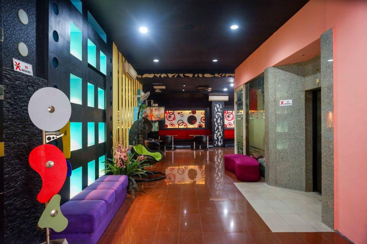 Sans Hotel International Surabaya Gubeng Exterior foto